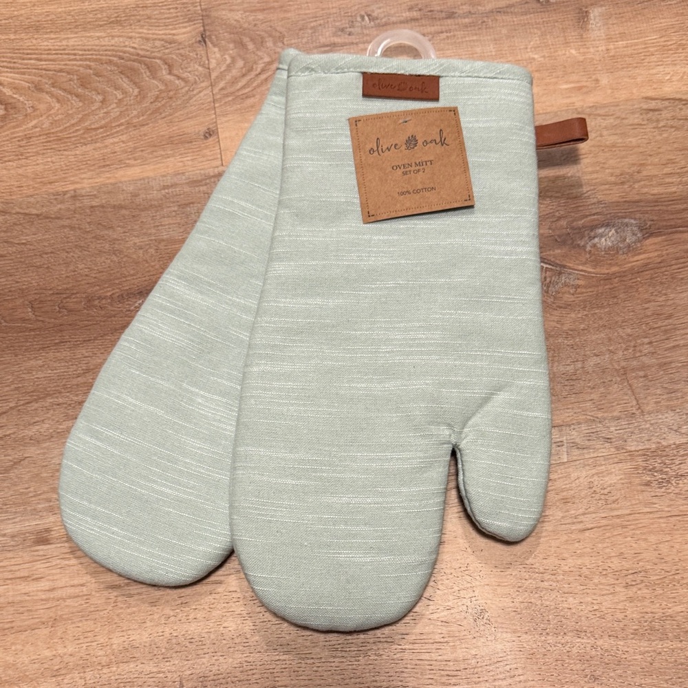 Olive Oak Mint Green Cotton Oven Mitts NWT